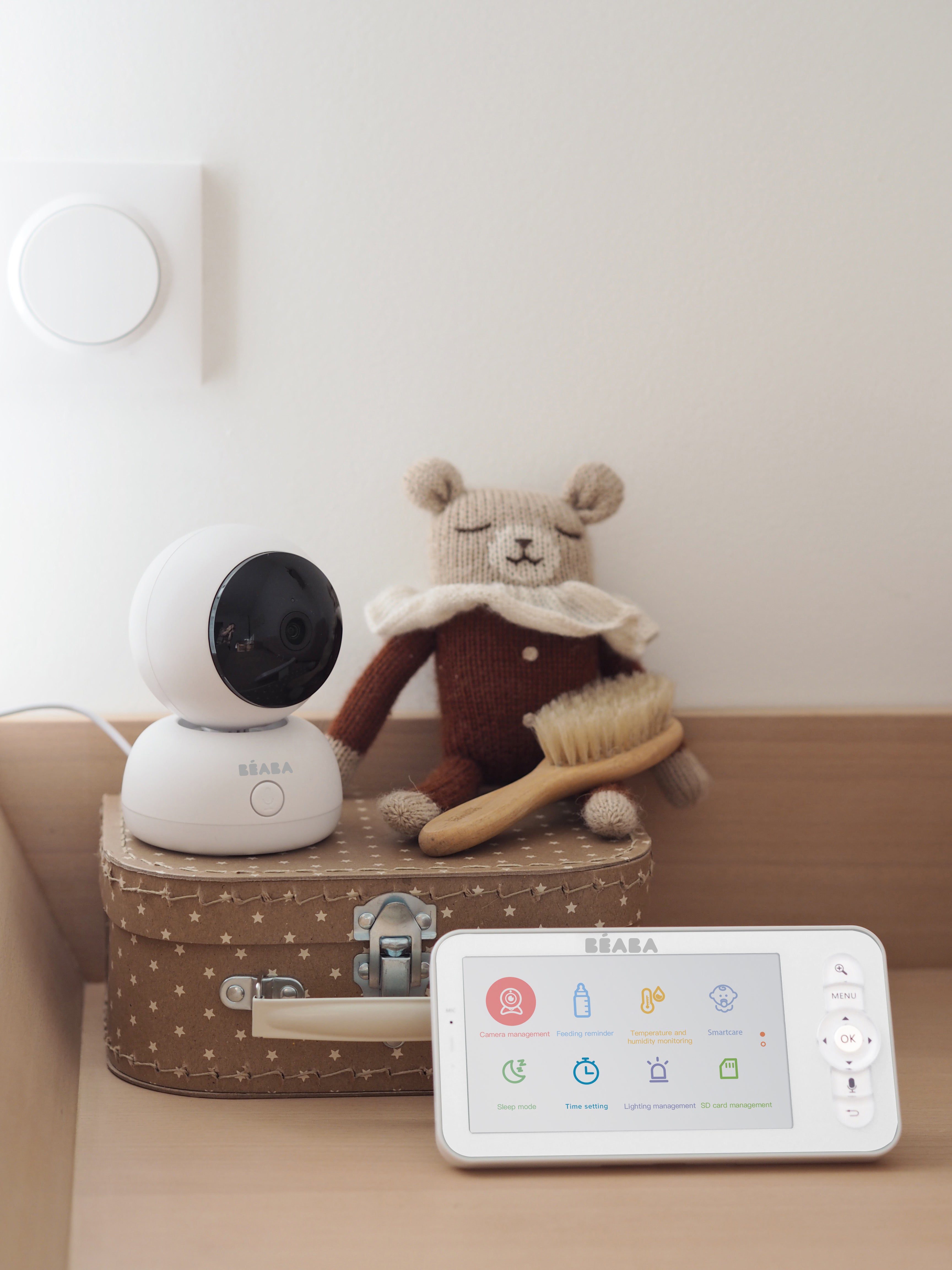二合一Zen優質300萬像素攝影機，5吋高清720p專用顯示器，Wifi嬰兒視訊監視器